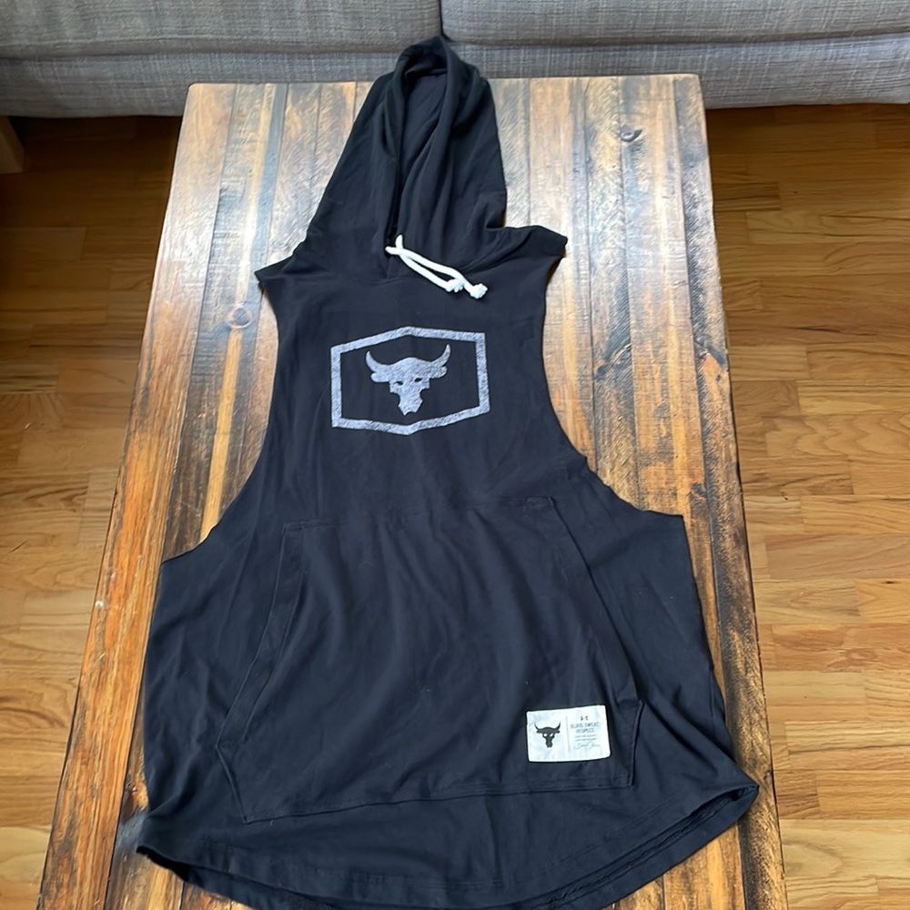 Under Armour sleeveless muscle shirt with hood, men’s size M.